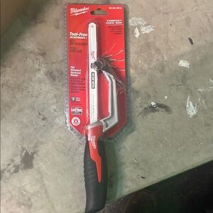 Milwaukee Red and Black Tool-Free Hack Saw